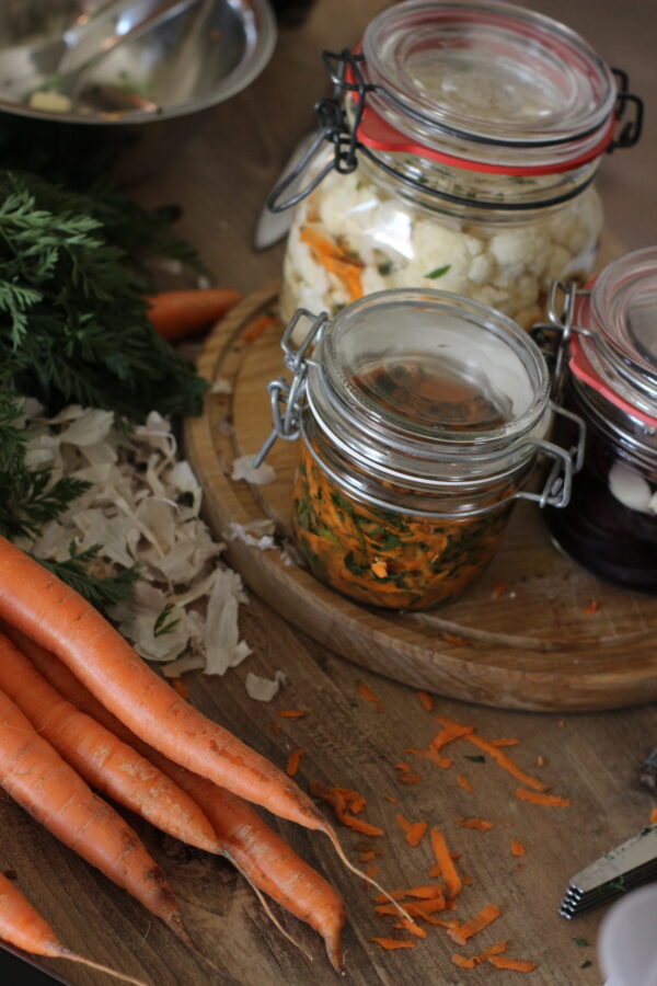 Fermentieren Teamevent Kräuterwanderung Workshop Kräuterworkshop Strausberg MOL Oxymel Sauerhonig Teamtag Hausapotheke gesund kräuter healthy Kräuterwanderung Kräuterworkshops Wildkräuter Kurs Gesundheit Wissen